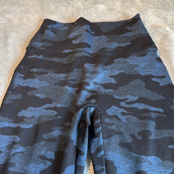 NWOT Bombshell Sportswear Fit Camo Legging Blue Size Large - Picture 6 of 14